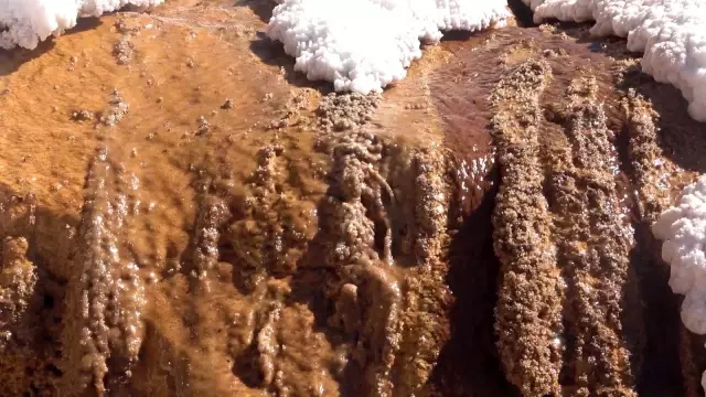 Günlük 200 bin litre çıkan doğal kaynak suyundan elde ediliyor: Mineral deposu tuz, 5 bin yıldır kullanılıyor