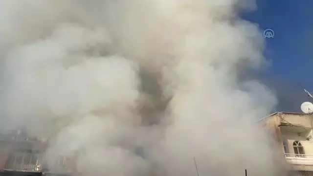 Metruk binada çıkan yangın, çevre binalara sıçramadan söndürüldü