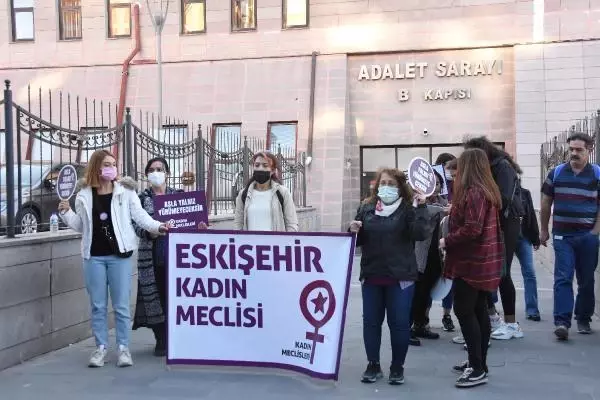 Kendisini 16 yerinden bıçaklayan eski eşine 7 yıl hapis verilince sinir krizi geçirdi