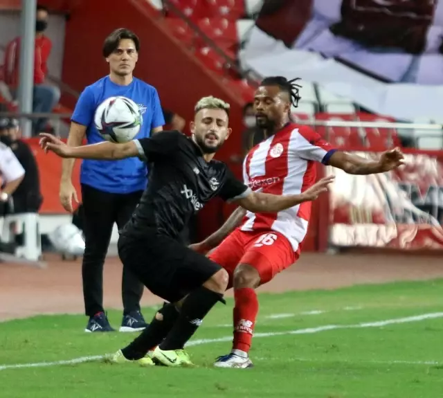 Süper Lig: FT Antalyaspor: 0 - Adana Demirspor: 1 (İlk yarı)
