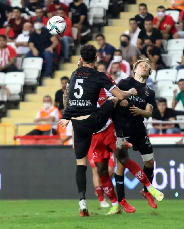 Süper Lig: FT Antalyaspor: 0 - Adana Demirspor: 1 (İlk yarı)