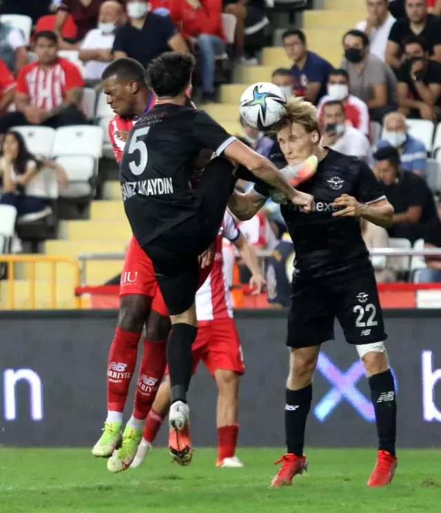 Süper Lig: FT Antalyaspor: 0 - Adana Demirspor: 1 (İlk yarı)