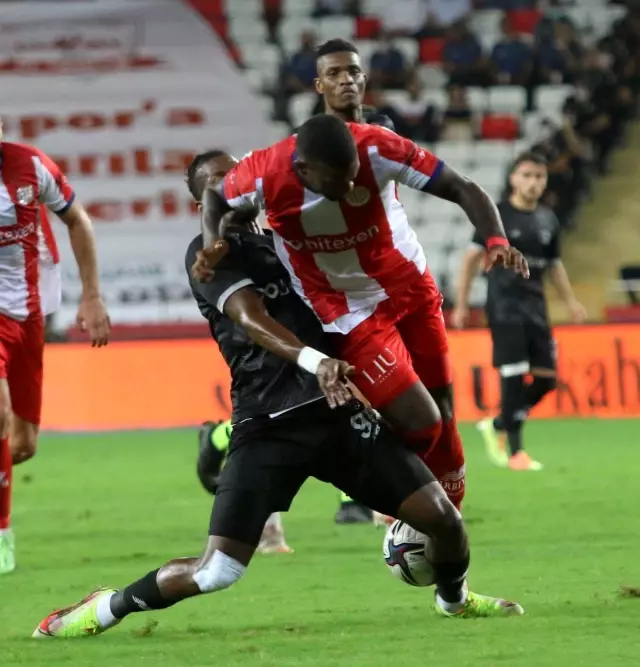 Süper Lig: FT Antalyaspor: 0 - Adana Demirspor: 1 (İlk yarı)