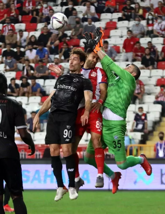 Süper Lig: FT Antalyaspor: 0 - Adana Demirspor: 1 (İlk yarı)