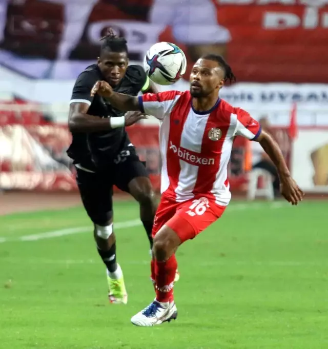Süper Lig: FT Antalyaspor: 0 - Adana Demirspor: 1 (İlk yarı)
