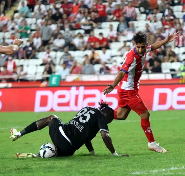Süper Lig: FT Antalyaspor: 0 - Adana Demirspor: 1 (İlk yarı)