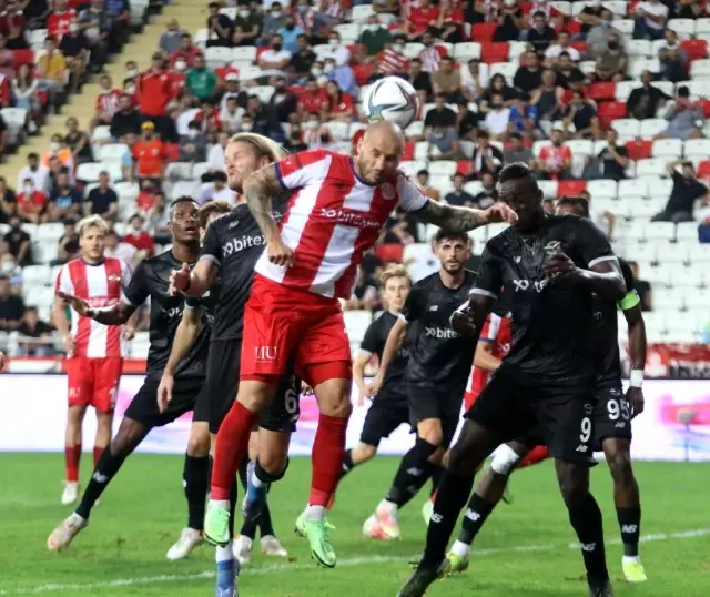 Süper Lig: FT Antalyaspor: 0 - Adana Demirspor: 1 (İlk yarı)