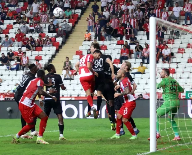 Süper Lig: FT Antalyaspor: 0 - Adana Demirspor: 1 (İlk yarı)