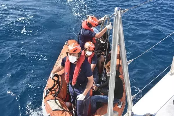 Son dakika haberi! YUNAN UNSURLARININ ÖLÜME İTTİĞİ GÖÇMENLERİ, TÜRK SAHİL GÜVENLİĞİ KURTARDI