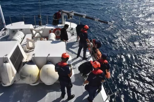 Son dakika haberi! YUNAN UNSURLARININ ÖLÜME İTTİĞİ GÖÇMENLERİ, TÜRK SAHİL GÜVENLİĞİ KURTARDI