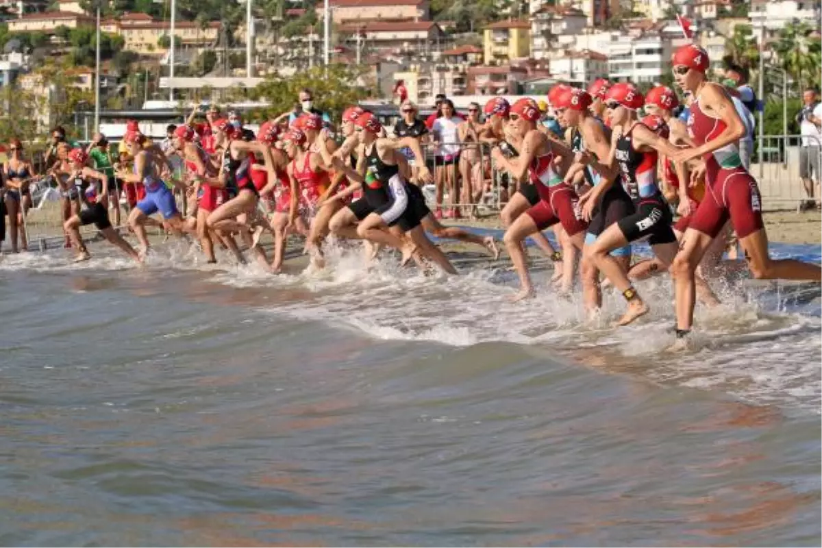 30'uncu Alanya Triatlonu'nda Yıldızlar Festivali finali yapıldı