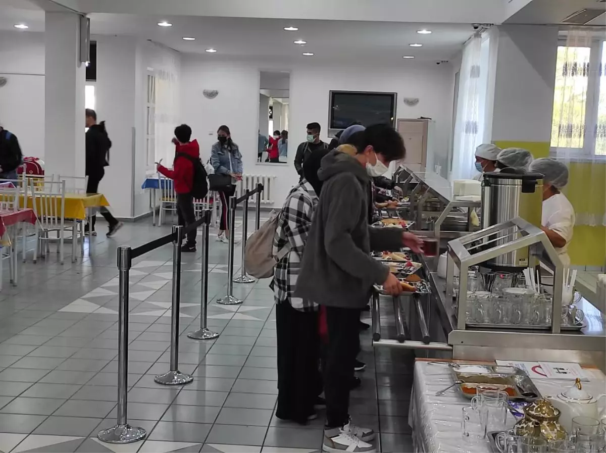 Ahmet Yesevi Üniversitesine Türkiye'den Gelen Hazırlık Fakültesi Öğrencileri Karşılandı