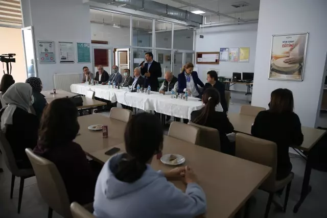 AK Parti Genel Başkan Yardımcısı Dağ, KYK yurdunda öğrencilerle buluştu