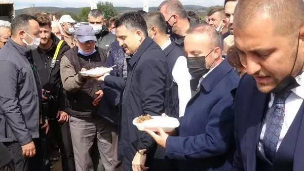 Son dakika! ÇANAKKALE - Tarım ve Orman Bakanı Pakdemirli, Çanakkale'de damla sulamayla ekilen çeltiğin hasadına katıldı Açıklaması