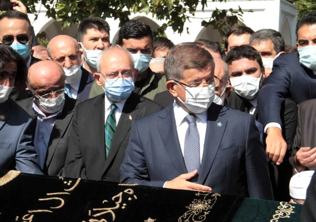Son dakika haber! Cumhurbaşkanı Erdoğan, Saadet Partisi Yüksek İstişare Konseyi Lideri Asiltürk'ün cenazesine katıldı