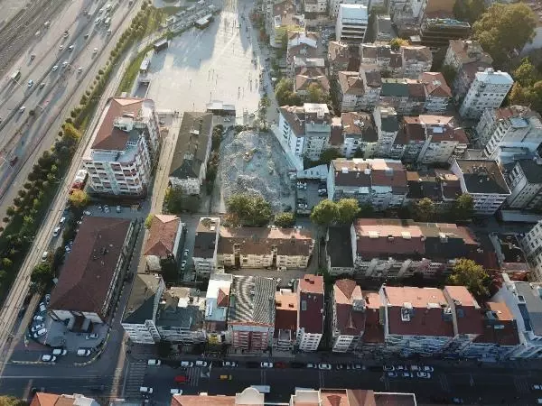 DEPREMDE HASAR GÖREN BİNALARDA İNCE DEMİRLER KULLANILMIŞ