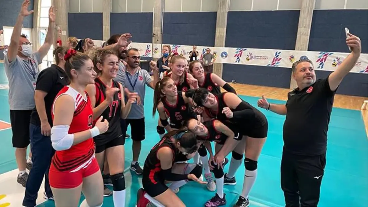 İşitme Engelliler Bayan Voleybol Ulusal Grubu, Dünya Şampiyonası finalinde İtalya'yı devirerek altın madalya kazandı