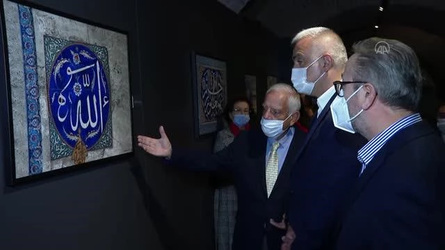 İzzet Keribar'ın "Miras: İstanbul'da Osmanlı Mimarisi ve Çini Sanatı" standı açıldı