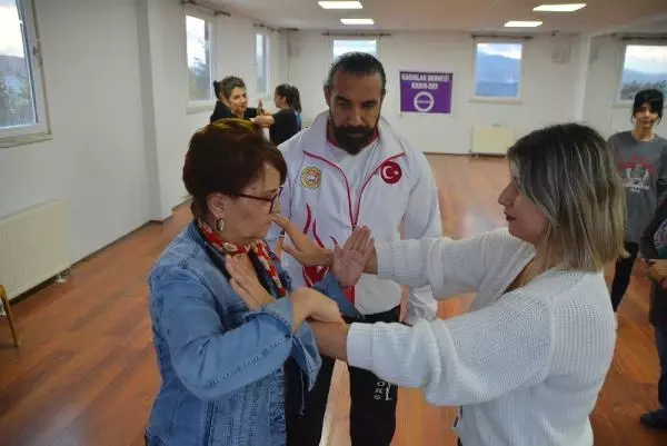 KADINLAR, ŞİDDETE KARŞI KENDİLERİNİN SAVUNMAYI ÖĞRENİYOR