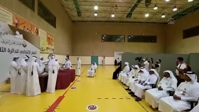 Katar'da ilk kez yapılan milletvekili seçimleri için oy sayma işlemi başladı