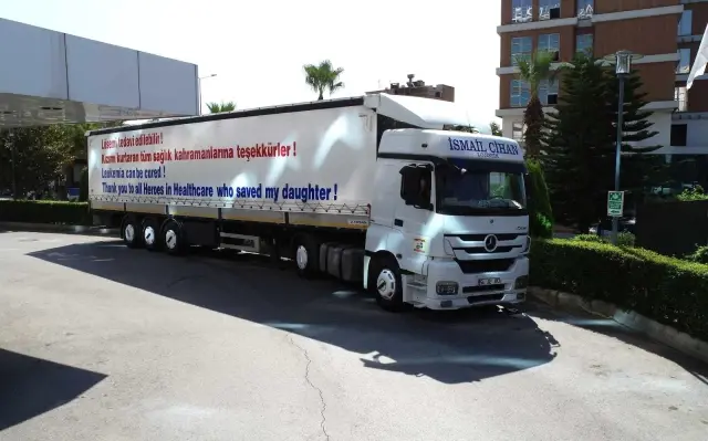 Kızı lösemiden kurtulan baba, doktorlara böyle teşekkür etti