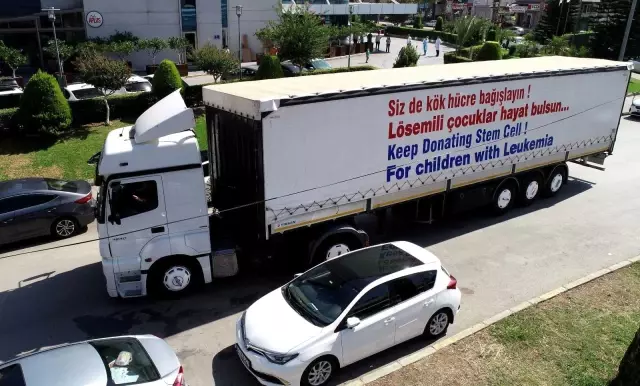 Kızı lösemiden kurtulan baba, doktorlara böyle teşekkür etti