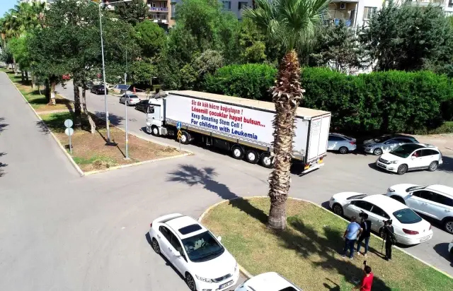 Kızı lösemiden kurtulan baba, doktorlara böyle teşekkür etti