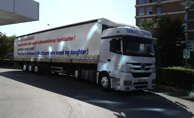 Kızı lösemiden kurtulan baba, doktorlara böyle teşekkür etti