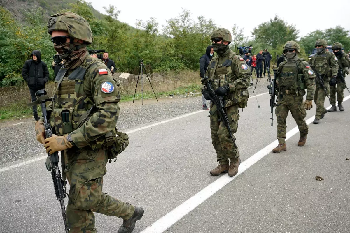 Kosova ve Sırbistan, 'plaka' krizini sonlandıran anlaşma gereği birliklerini geri çekti