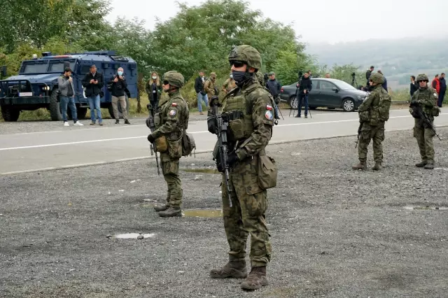 Kosova ve Sırbistan, plaka krizini sonlandıran anlaşma gereği birliklerini geri çekti