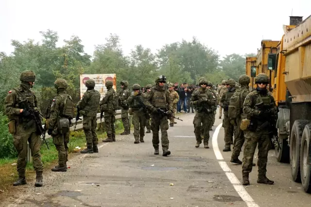 Kosova ve Sırbistan, plaka krizini sonlandıran anlaşma gereği birliklerini geri çekti