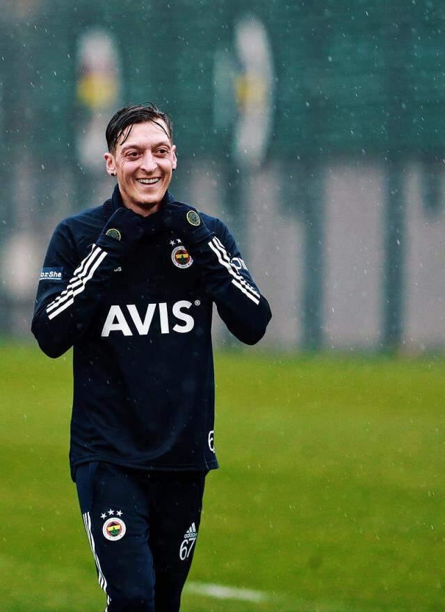 Mesut Özil kabusu bitmiyor! Fenerbahçe'ye yeniden makûs haber