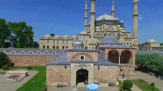 Selimiye'nin yapım malzemelerinin nakli için yeni köprüler ve yollar inşa edilmiş