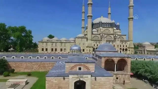 Selimiye'nin yapım malzemelerinin nakli için yeni köprüler ve yollar inşa edilmiş