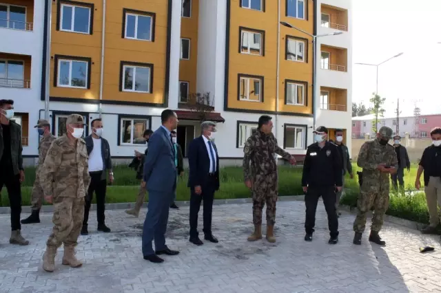 Vali Bilmez emniyet lojmanlarında incelemelerde bulundu