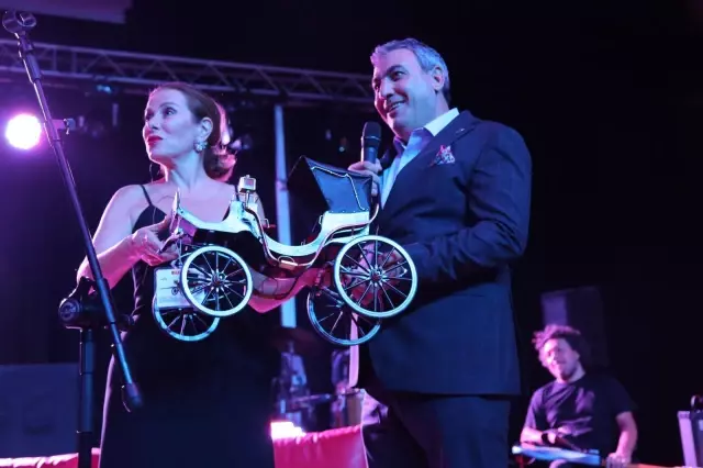 Zuhal Olcay Edirne'de konser verdi