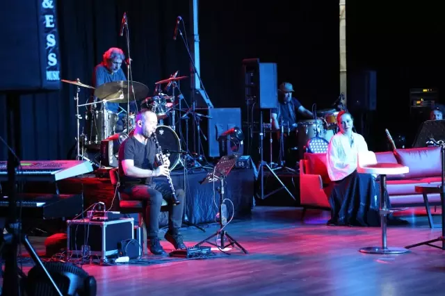 Zuhal Olcay Edirne'de konser verdi