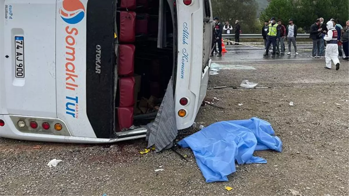 Son Dakika! Bartın'dan Ankara'ya toplantıya giden MHP'lilerin içinde bulunduğu midibüs kaza yaptı: 2 ölü, 17 yaralı