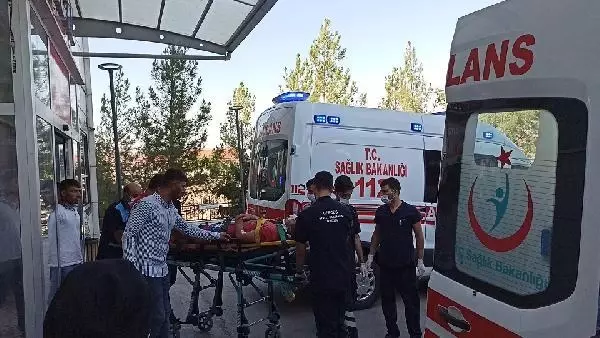 BATMAN'DA OTOMOBİL ŞARAMPOLE YUVARLANDI: 4 YARALI