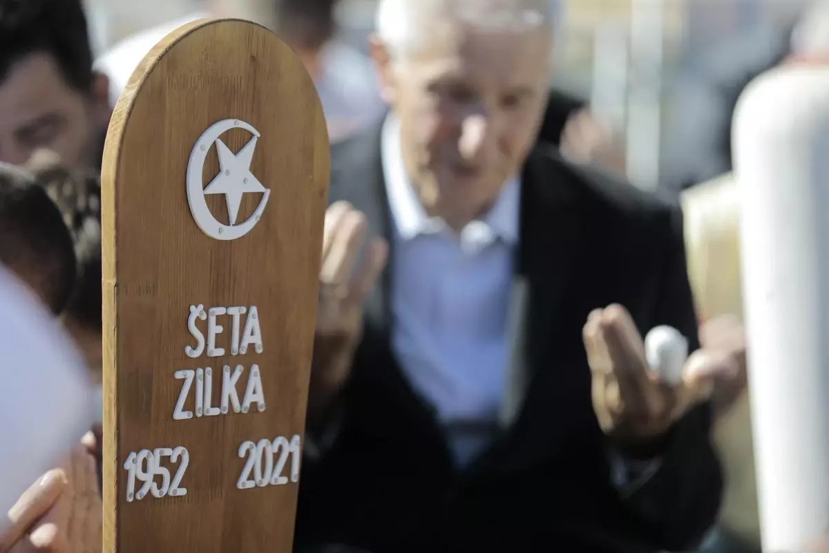 Bosna Hersekli ihtiyaç sahiplerinin 'Zilha teyze'si toprağa verildi
