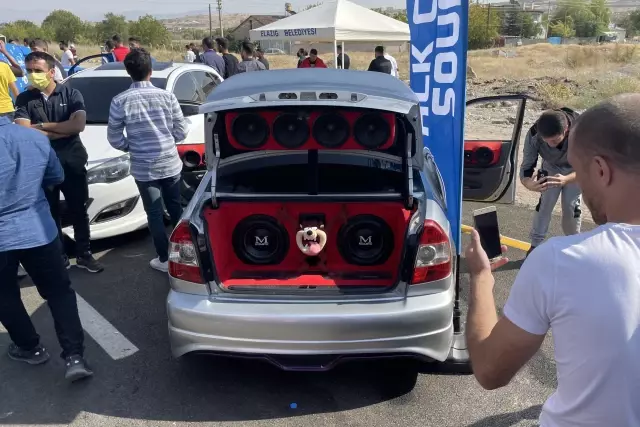 Elazığ'da 'Modifiyeli Araç ve Motosiklet Festivali' renkli görüntülere sahne oldu
