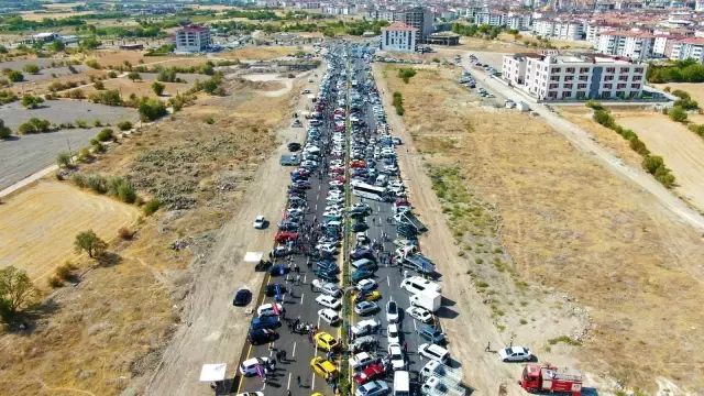 Elazığ'da 'Modifiyeli Araç ve Motosiklet Festivali' renkli görüntülere sahne oldu