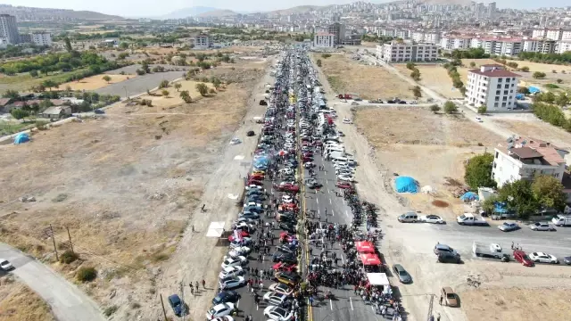 Elazığ'da 'Modifiyeli Araç ve Motosiklet Festivali' renkli görüntülere sahne oldu
