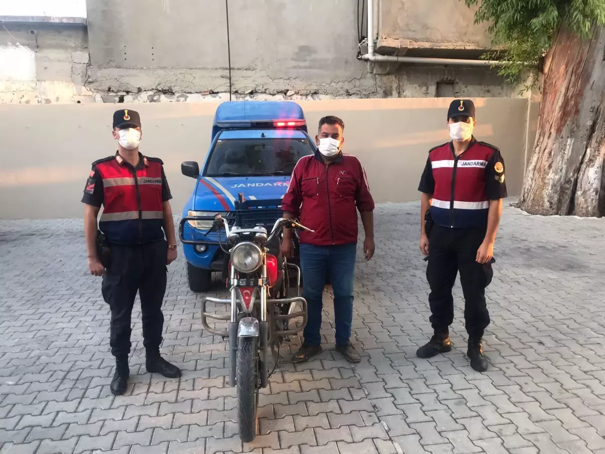 Son dakika haberi... Hatay'da 7 yıl önce çalınan motosikleti jandarma bularak sahibine teslim etti