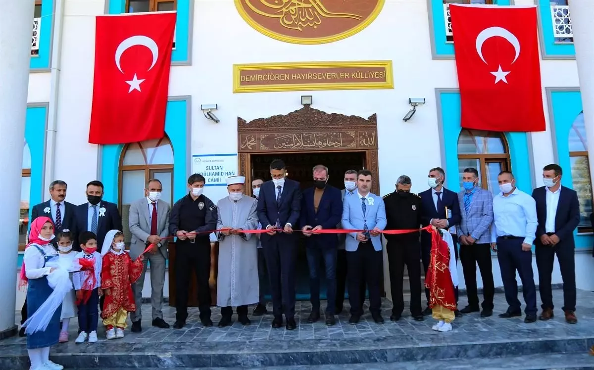 Hayırseverlerin 1 milyon 750 bin TL'ye yaptırdığı külliye hizmete açıldı