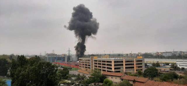 İtalya'da özel uçak bir binanın üzerine düştü: 1'i çocuk 8 kişi yaşamını yitirdi