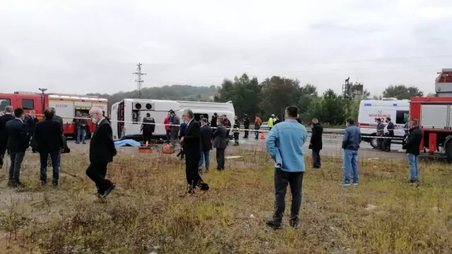 Son dakika haberleri: MHP kafilesini taşıyan midibüsün devrilme anı kamerada