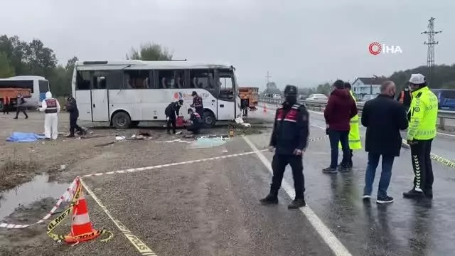 MHP kafilesini taşıyan midibüs devrildi: 2 ölü, 19 yaralı