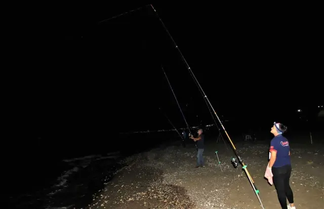 Olta balıkçılığı tutkunları 12 saatlik turnuvada ter döktü