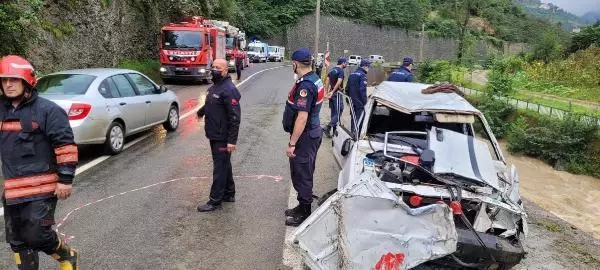 Son dakika haber | OTOMOBİL DEREYE DÜŞTÜ: 2 ÖLÜ